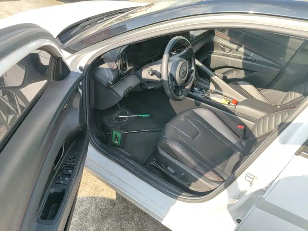 Hyundai Elantra — миниатюра 16
