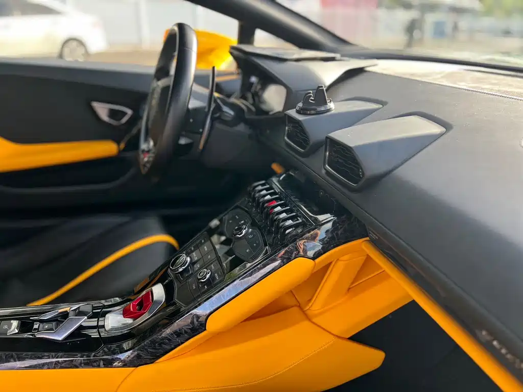 LAMBORGHINI HURACÁN