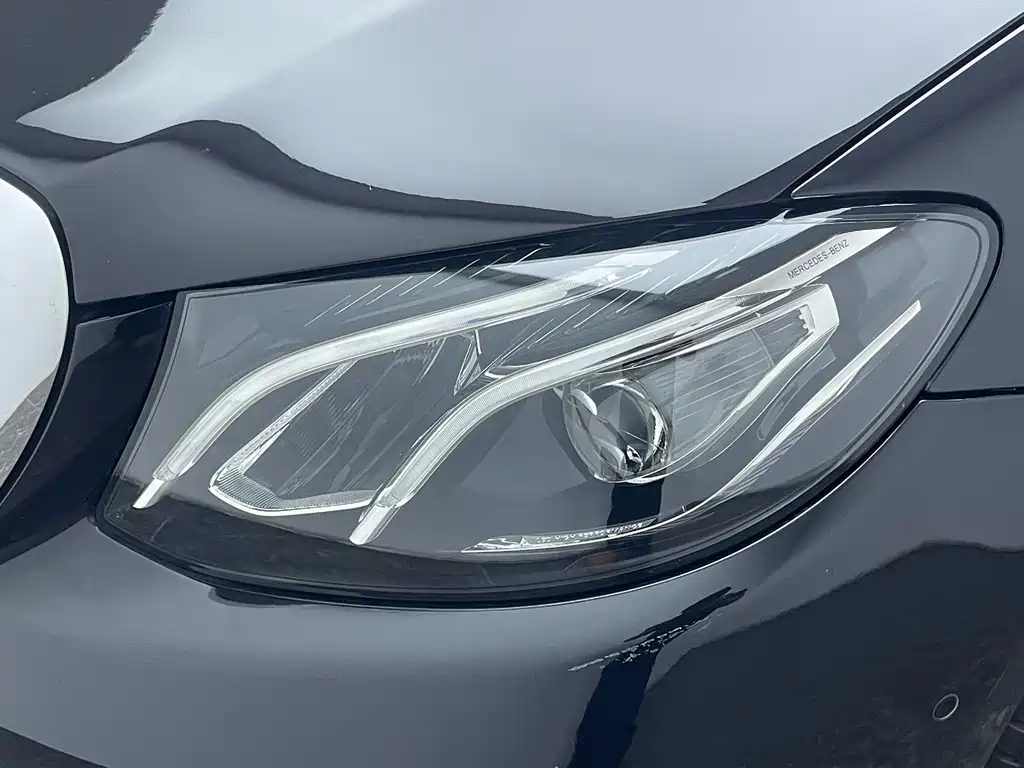 Mercedes-Benz E-Class — миниатюра 11