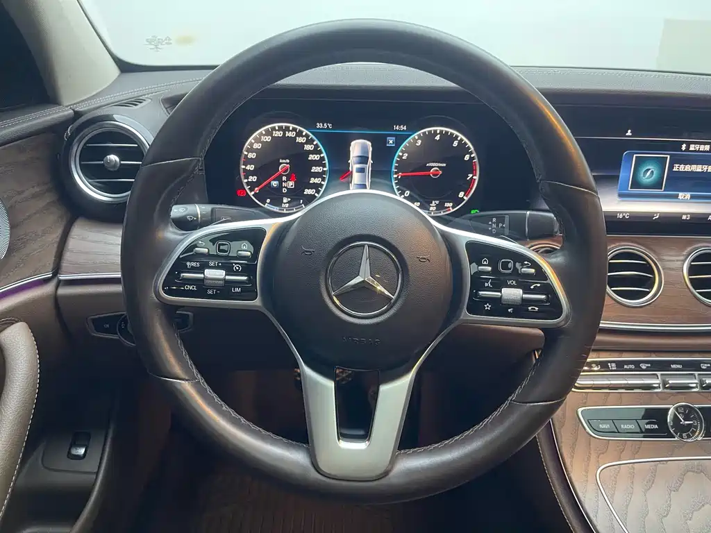 Mercedes-Benz E-Class — миниатюра 17