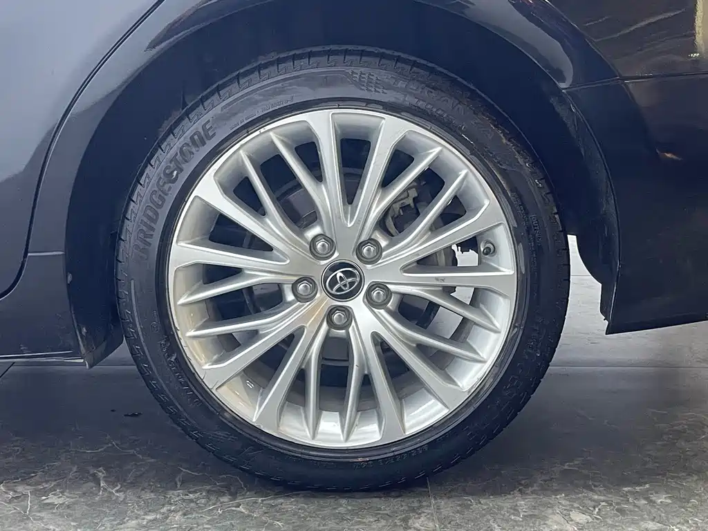 Toyota Camry — миниатюра 8