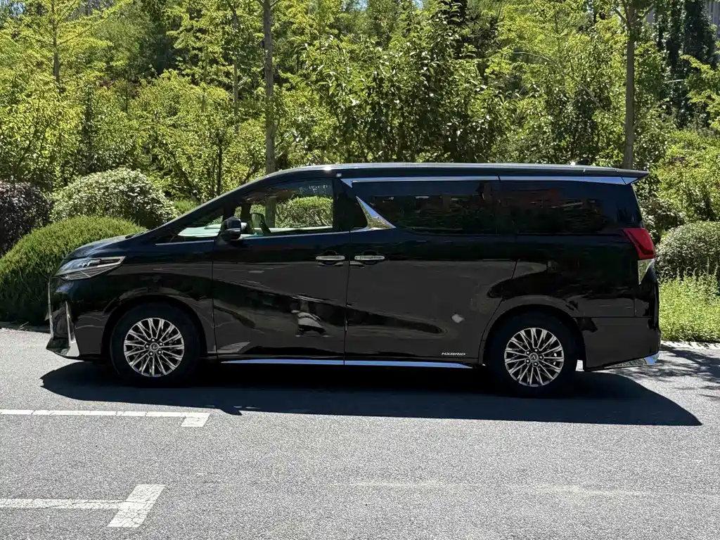 Lexus LM — миниатюра 3