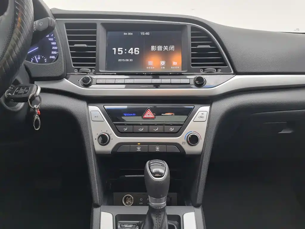 Hyundai Elantra — миниатюра 12