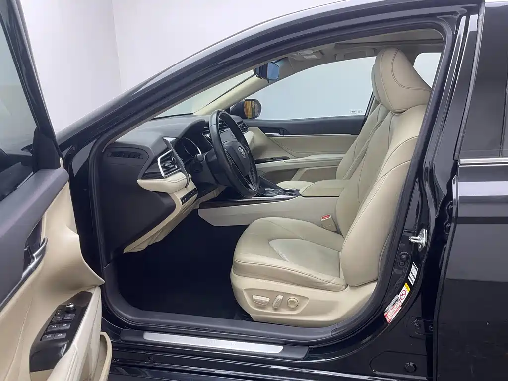Toyota Camry — миниатюра 11