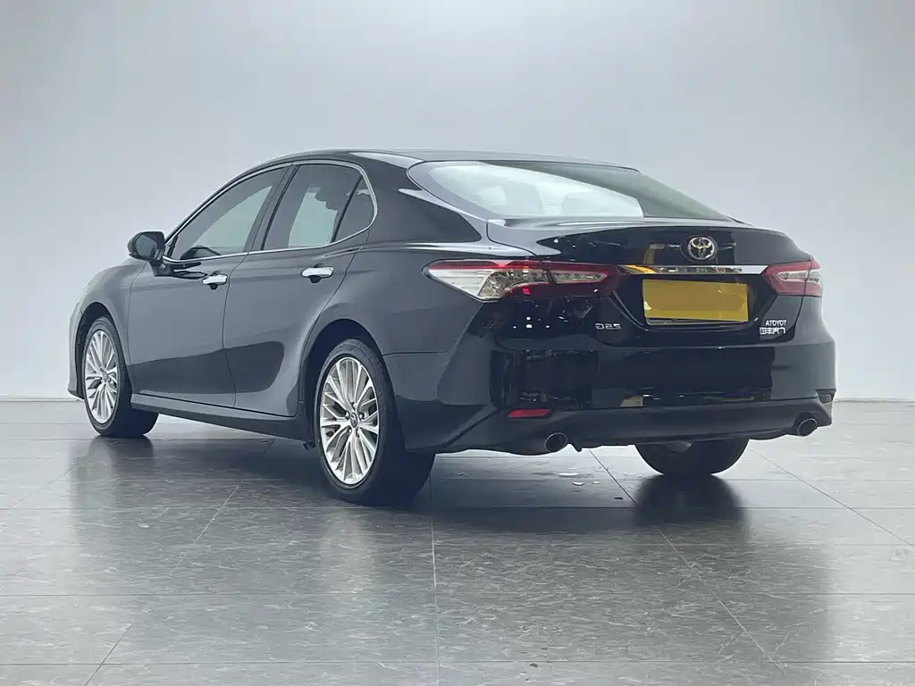Toyota Camry — миниатюра 21