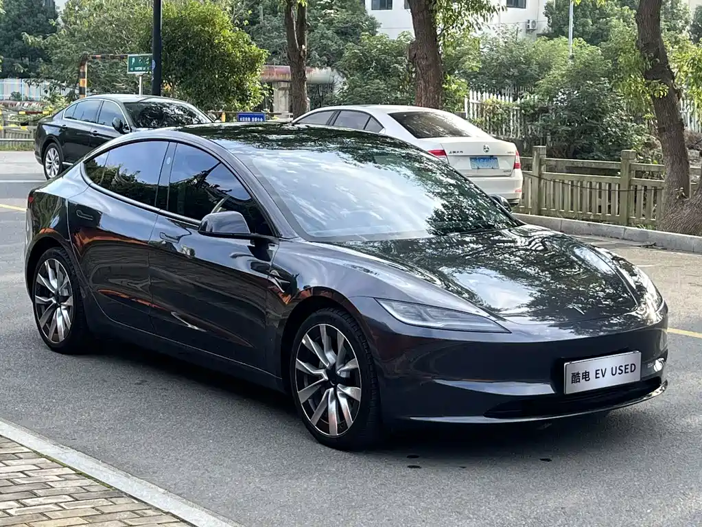 Tesla Model 3 — миниатюра 2