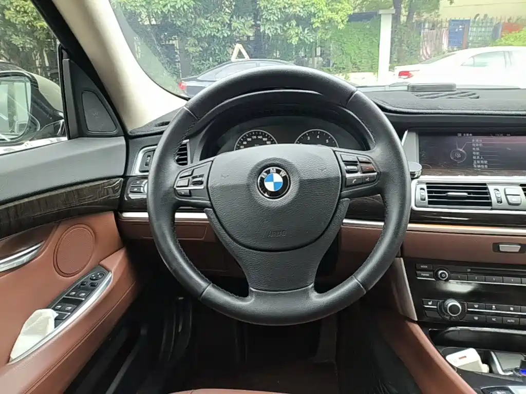 BMW 5 Series GT — миниатюра 11