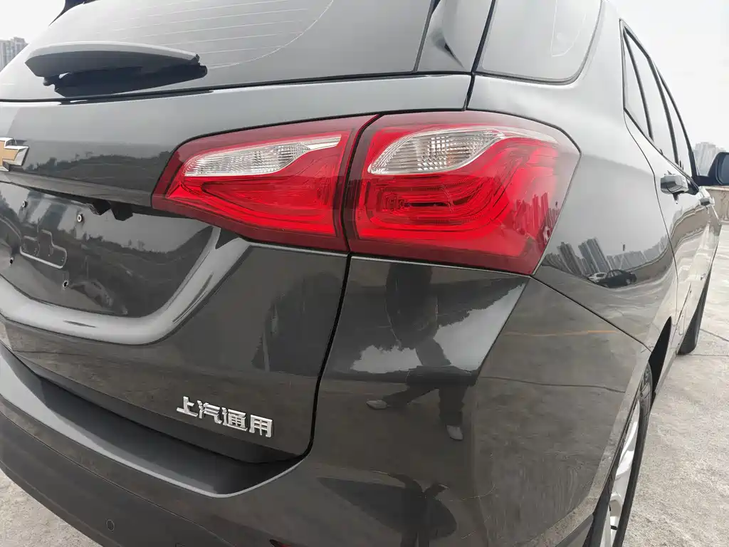 Chevrolet Equinox — миниатюра 17