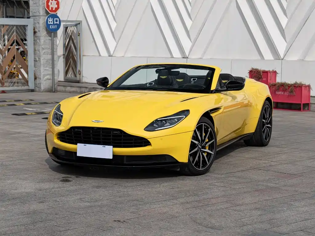 Aston Martin DB11 2021
