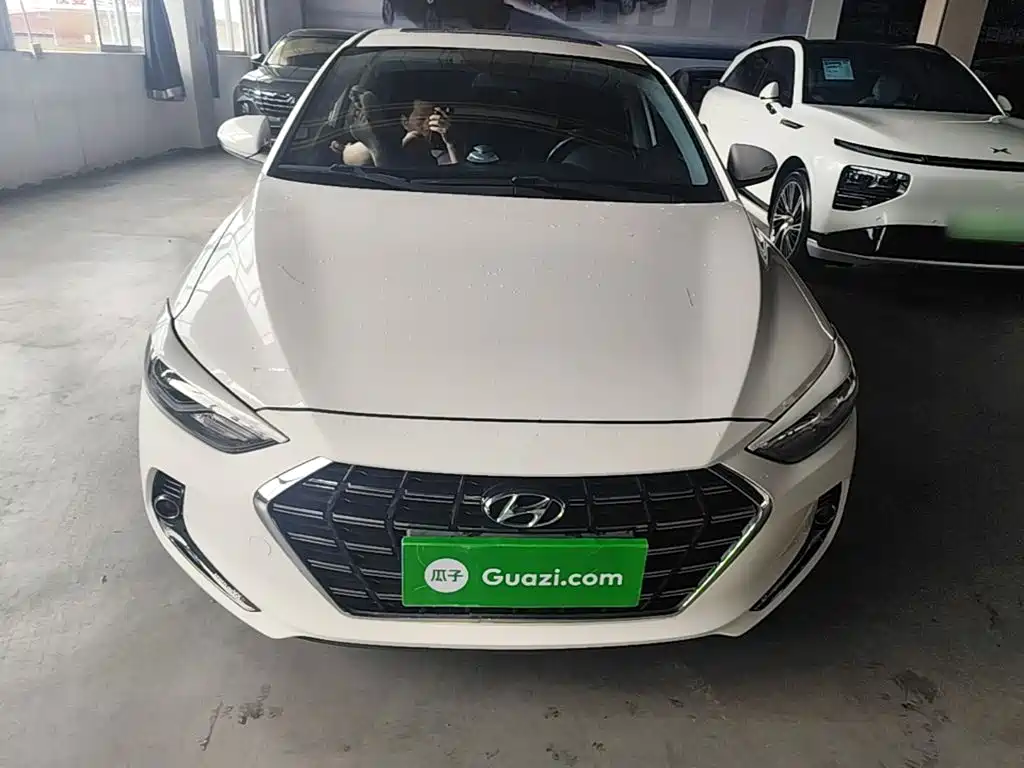 Hyundai Elantra — миниатюра 3