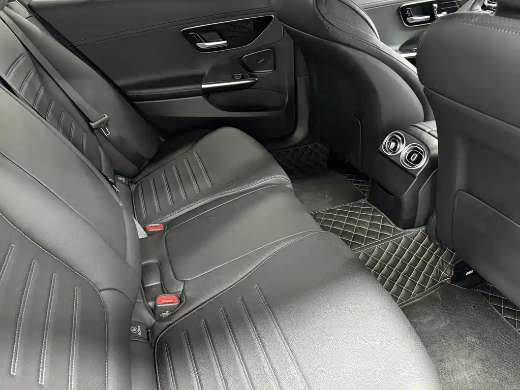 Mercedes-Benz C-Class — миниатюра 9