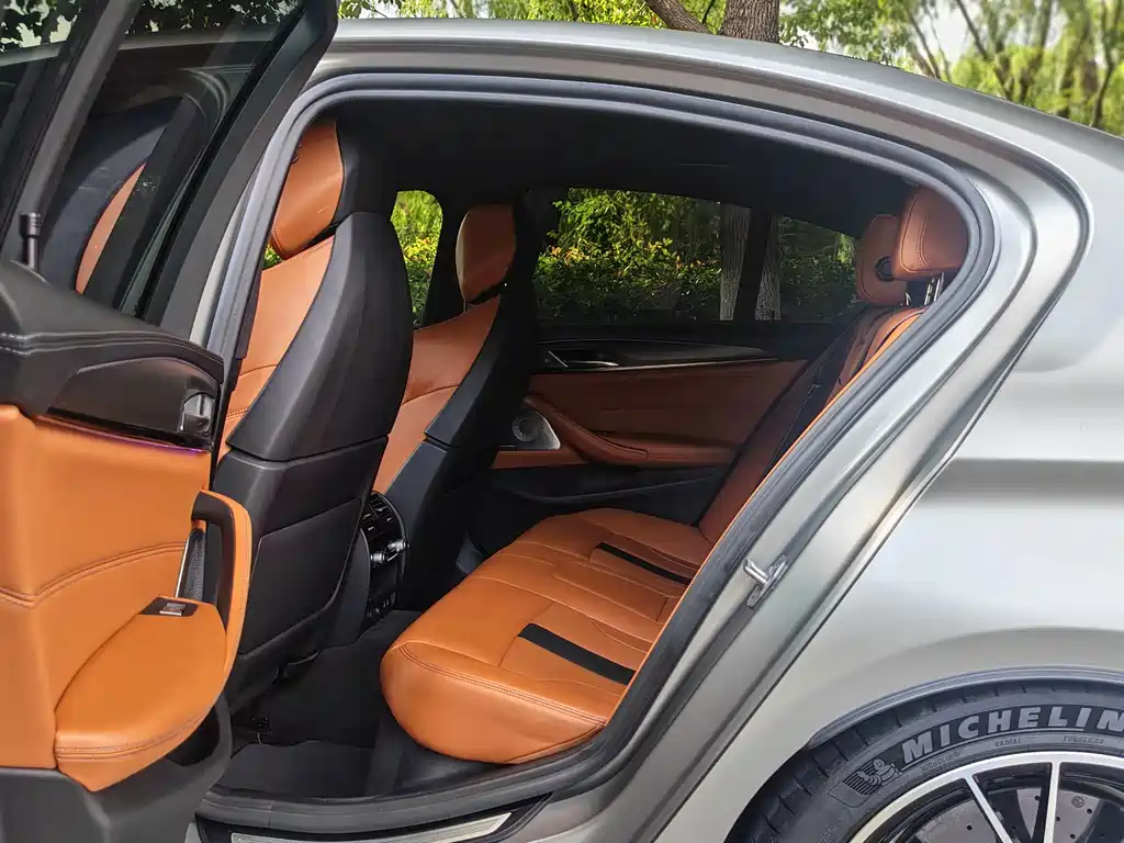 BMW M5 — миниатюра 13