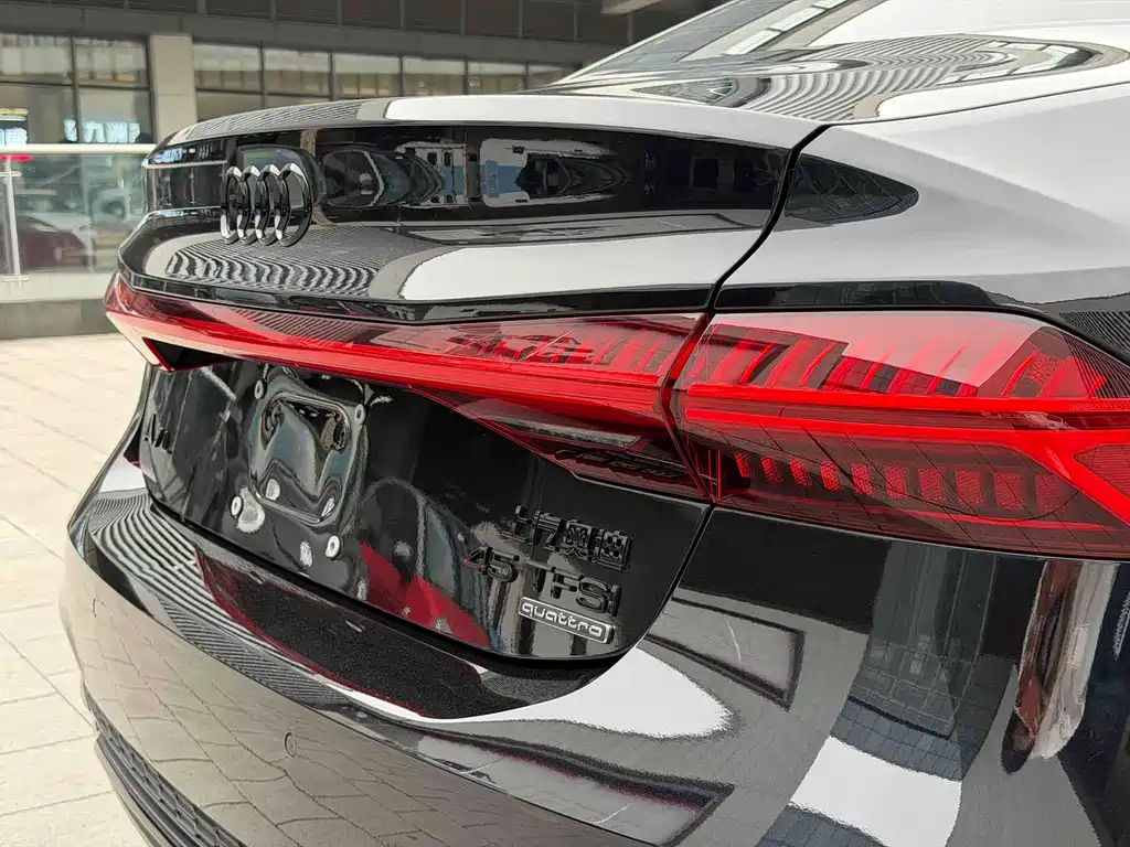 AUDI A7L