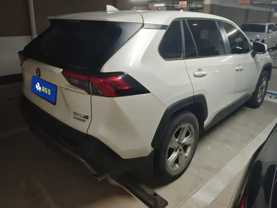Toyota RAV4 — миниатюра 3