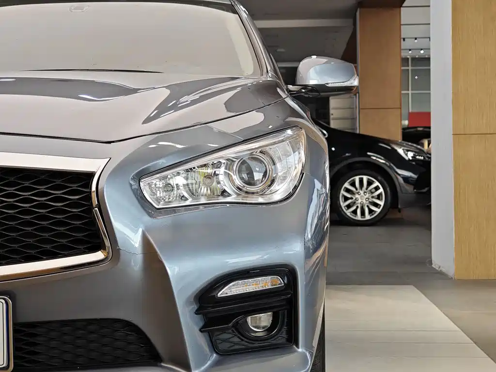 INFINITI Q50L