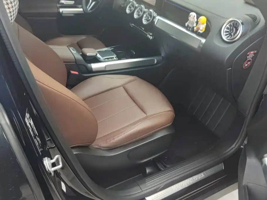 Mercedes-Benz GLB — миниатюра 8