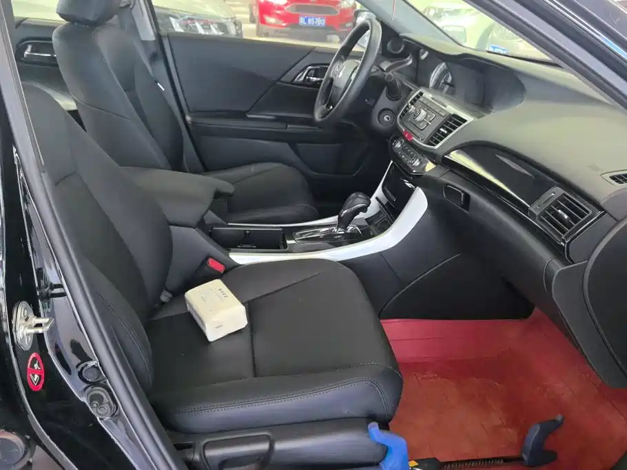 Honda Accord — миниатюра 8