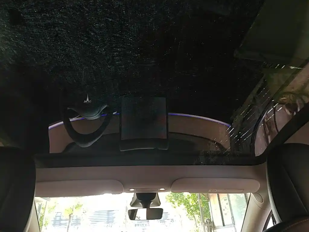 Tesla Model Y — миниатюра 18