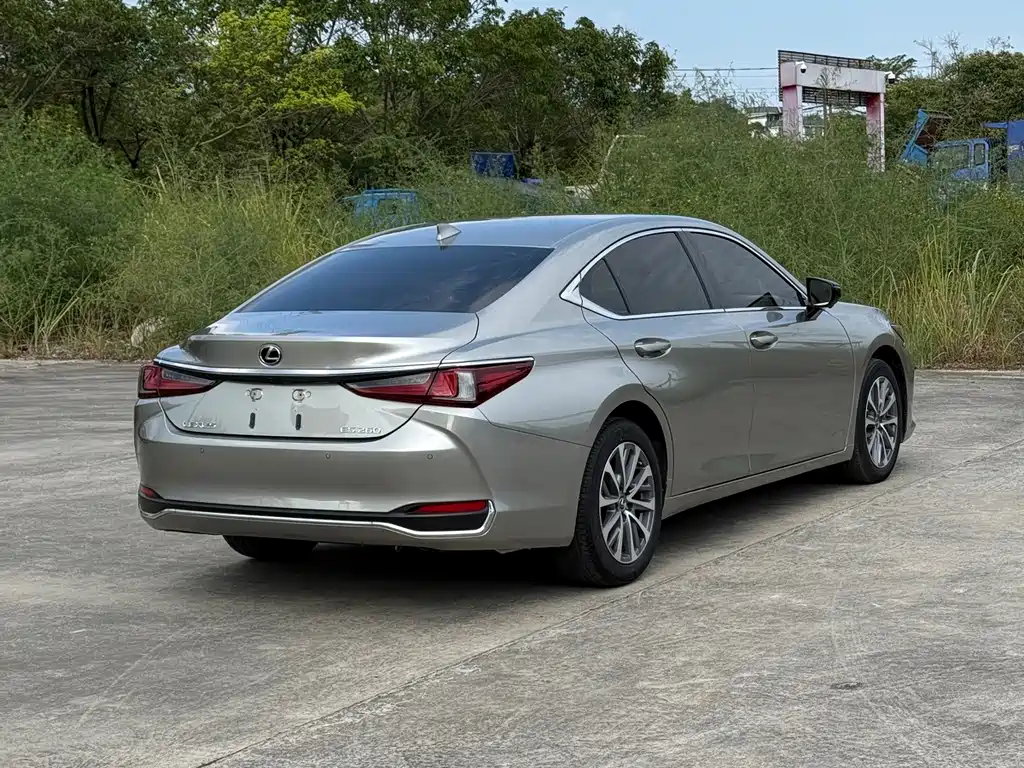 Lexus ES — миниатюра 18