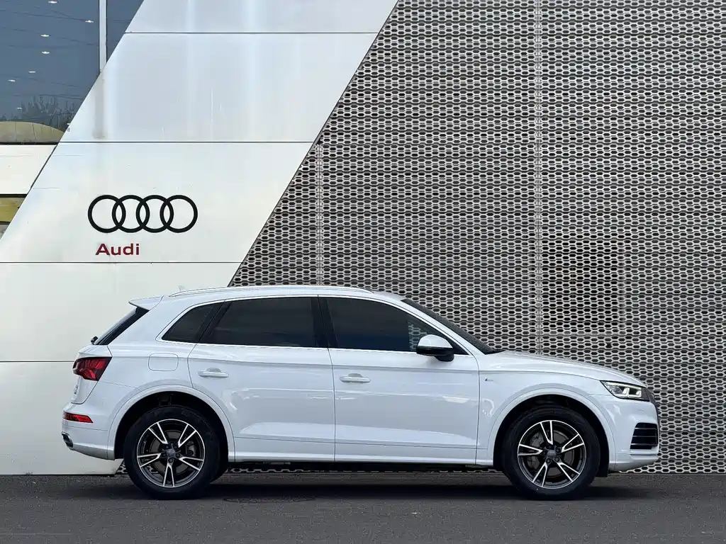 Audi Q5L — миниатюра 3