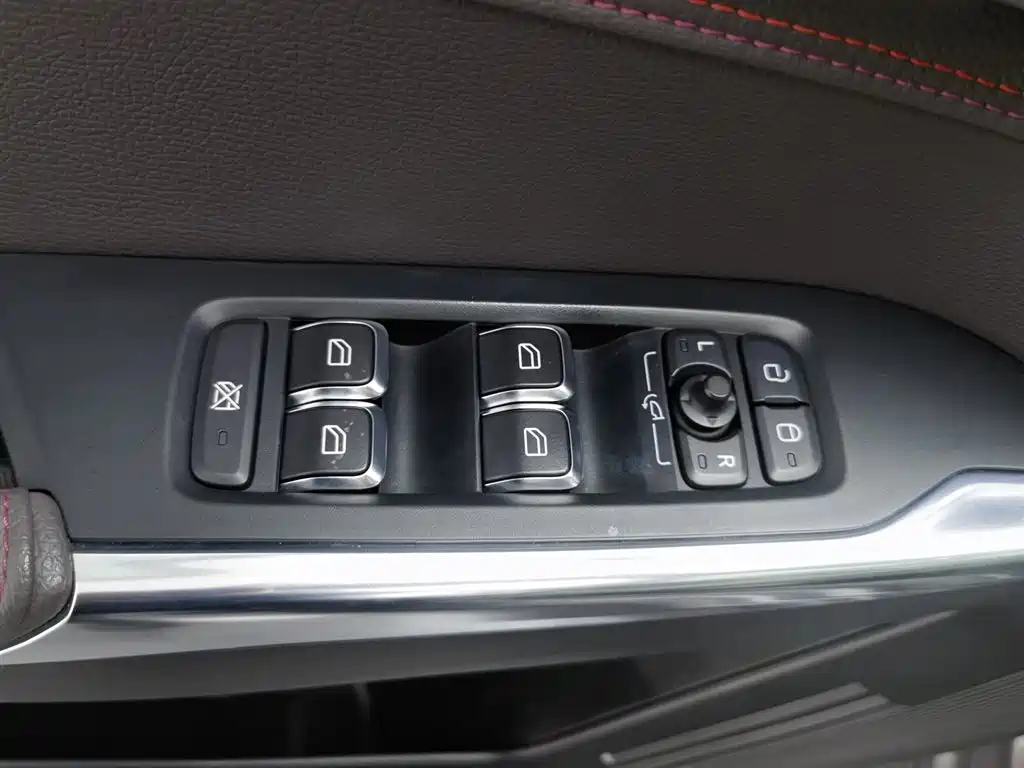 Lynk & Co 02 2019 2.0T AT Pro VI