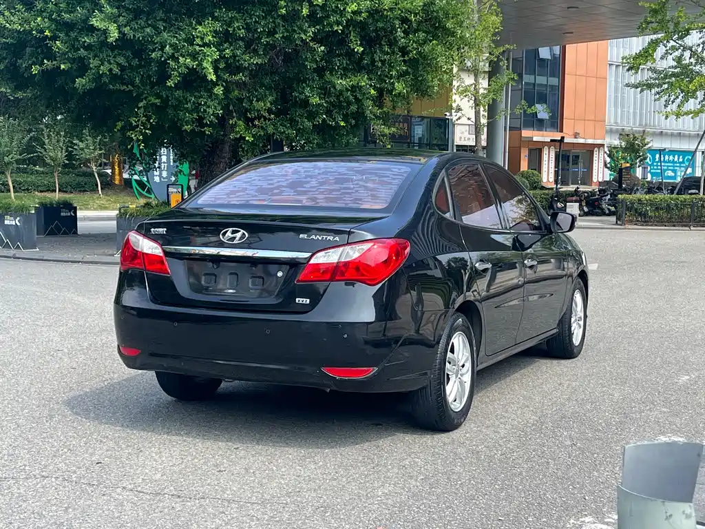 Hyundai Elantra — миниатюра 7