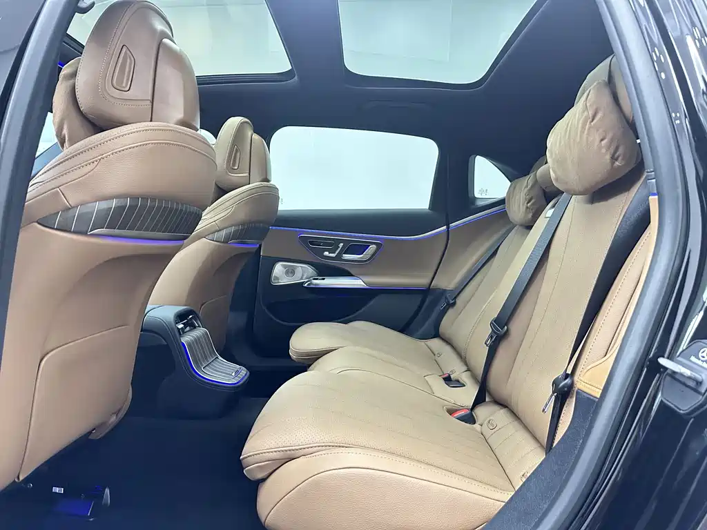 Mercedes-Benz E-Class — миниатюра 12