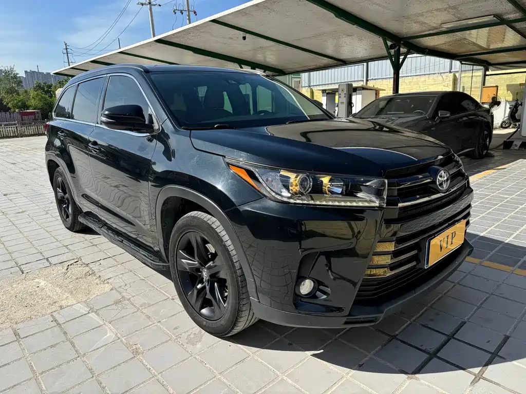 TOYOTA HIGHLANDER