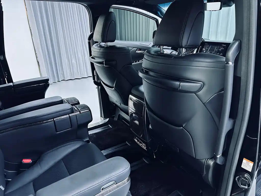 Toyota Alphard — миниатюра 15