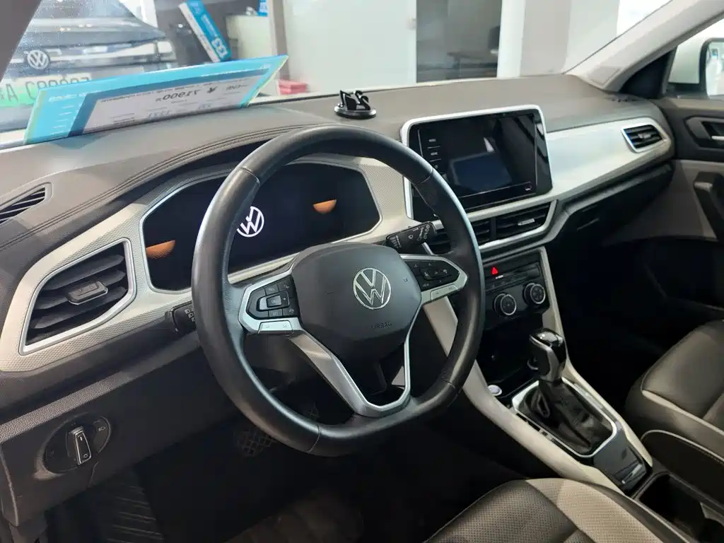 Volkswagen T-Roc — миниатюра 10
