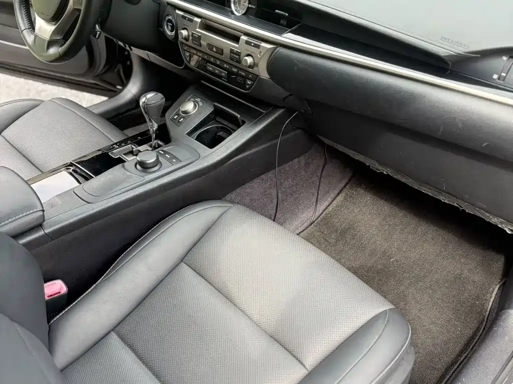 Lexus ES — миниатюра 7