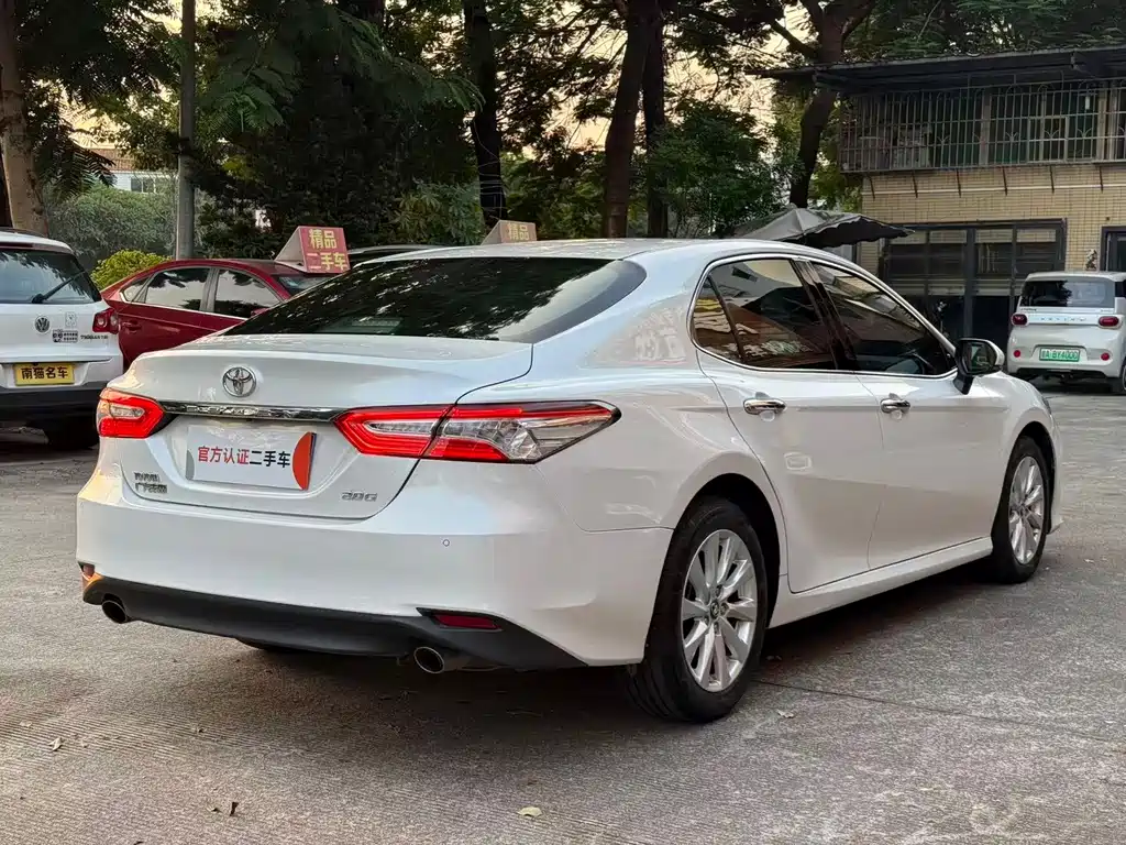 Toyota Camry — миниатюра 5