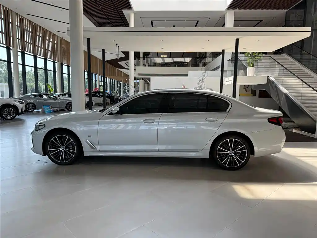 BMW 5 Series — миниатюра 15
