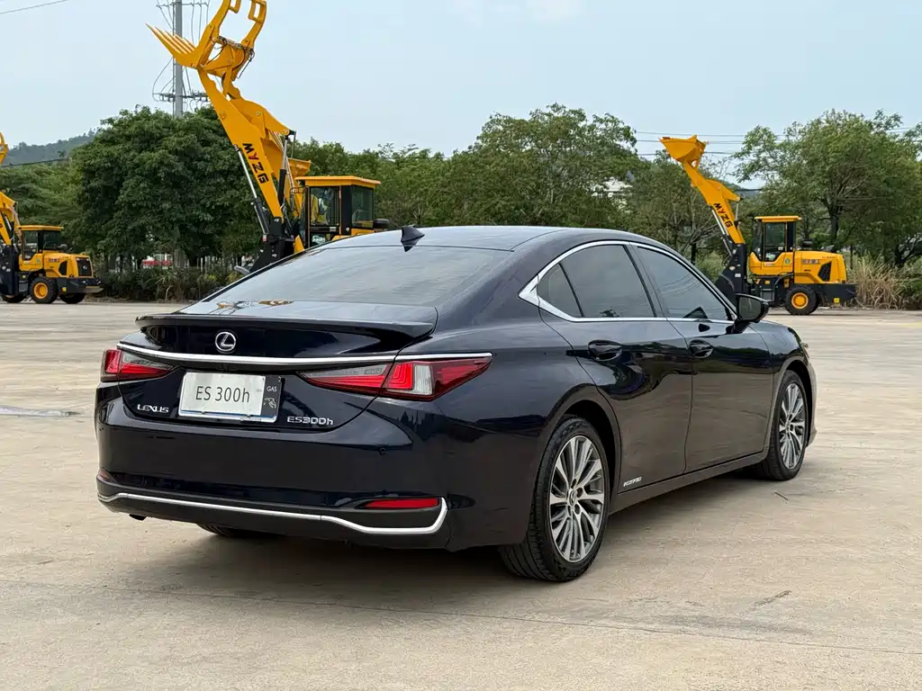 Lexus ES — миниатюра 10