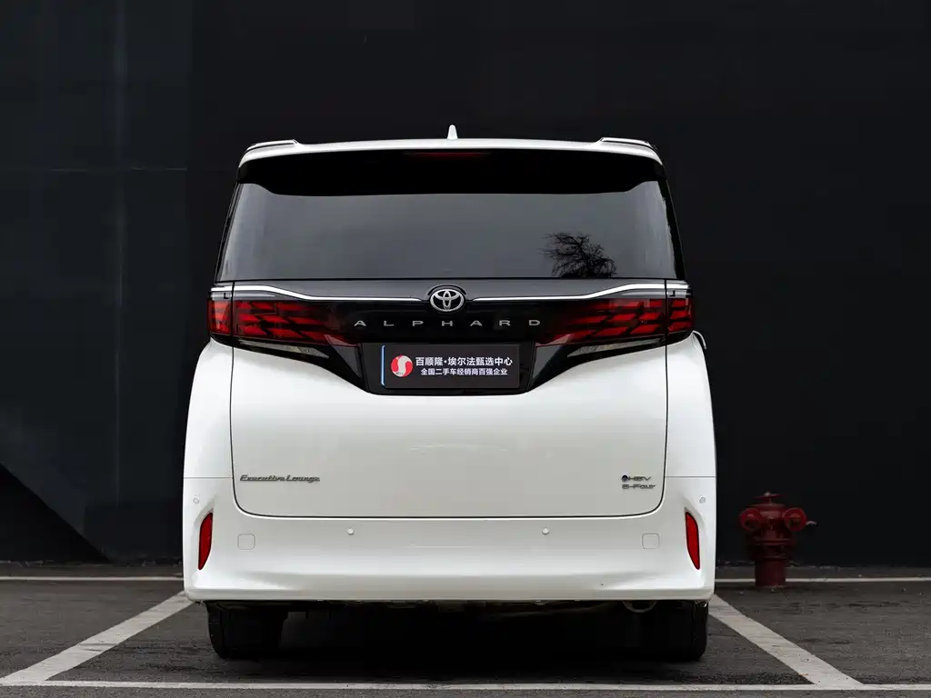Toyota Alphard — миниатюра 18