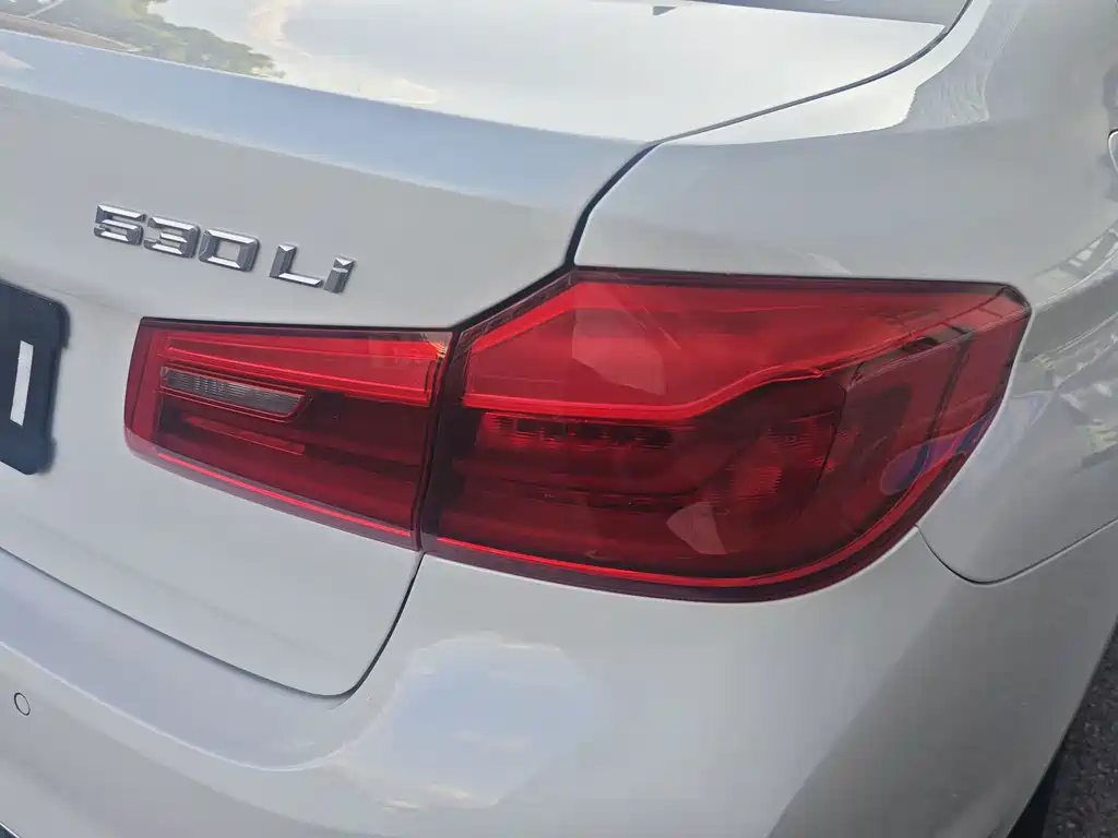 BMW 5 Series — миниатюра 9