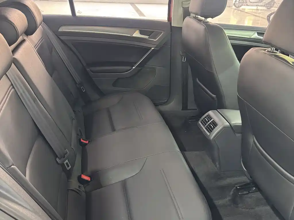 Volkswagen Golf 2015 1.6L AT Comfort
