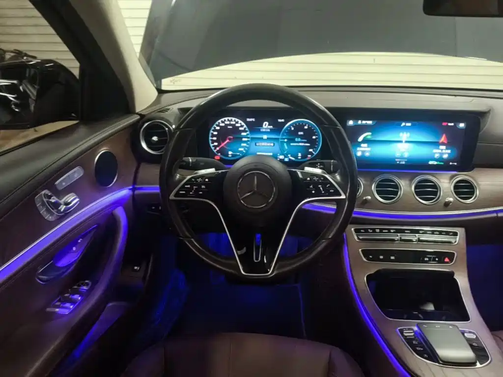 Mercedes-Benz E-Class — миниатюра 11