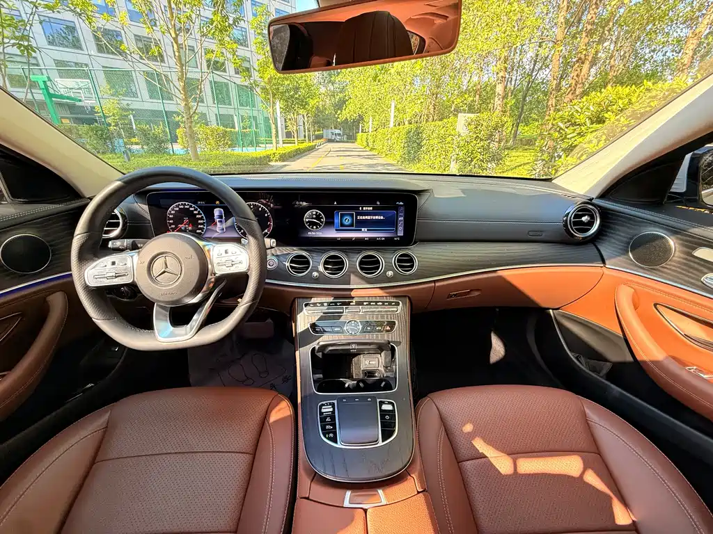 Mercedes-Benz E-Class — миниатюра 8