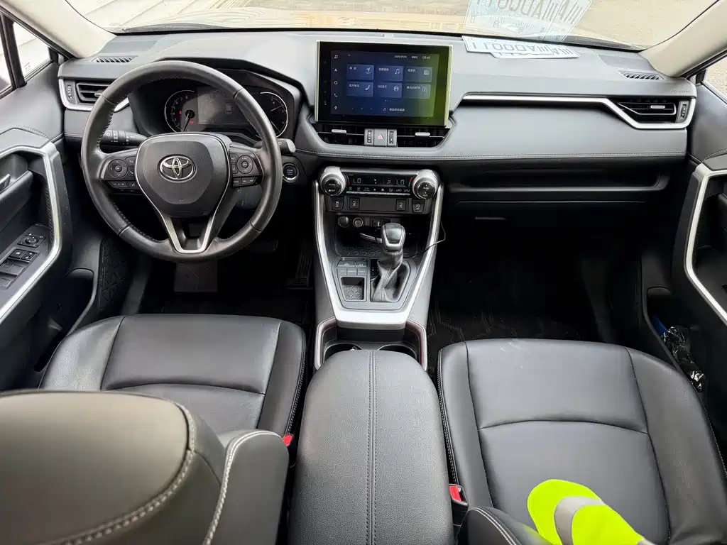 Toyota RAV4 — миниатюра 6