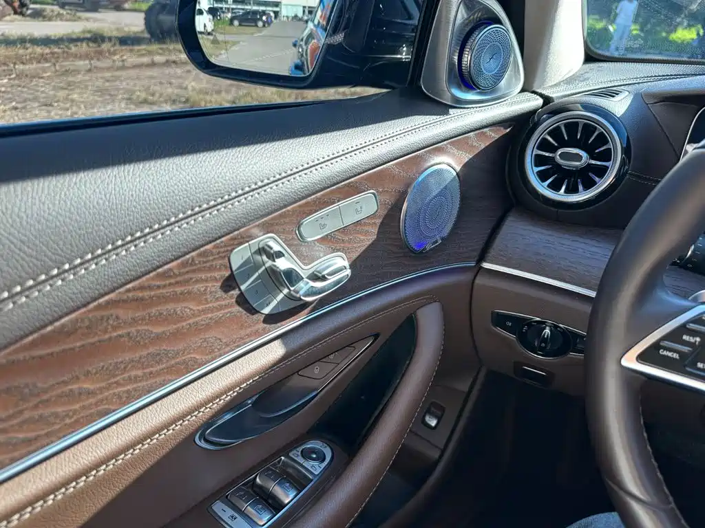 Mercedes-Benz E-Class — миниатюра 21