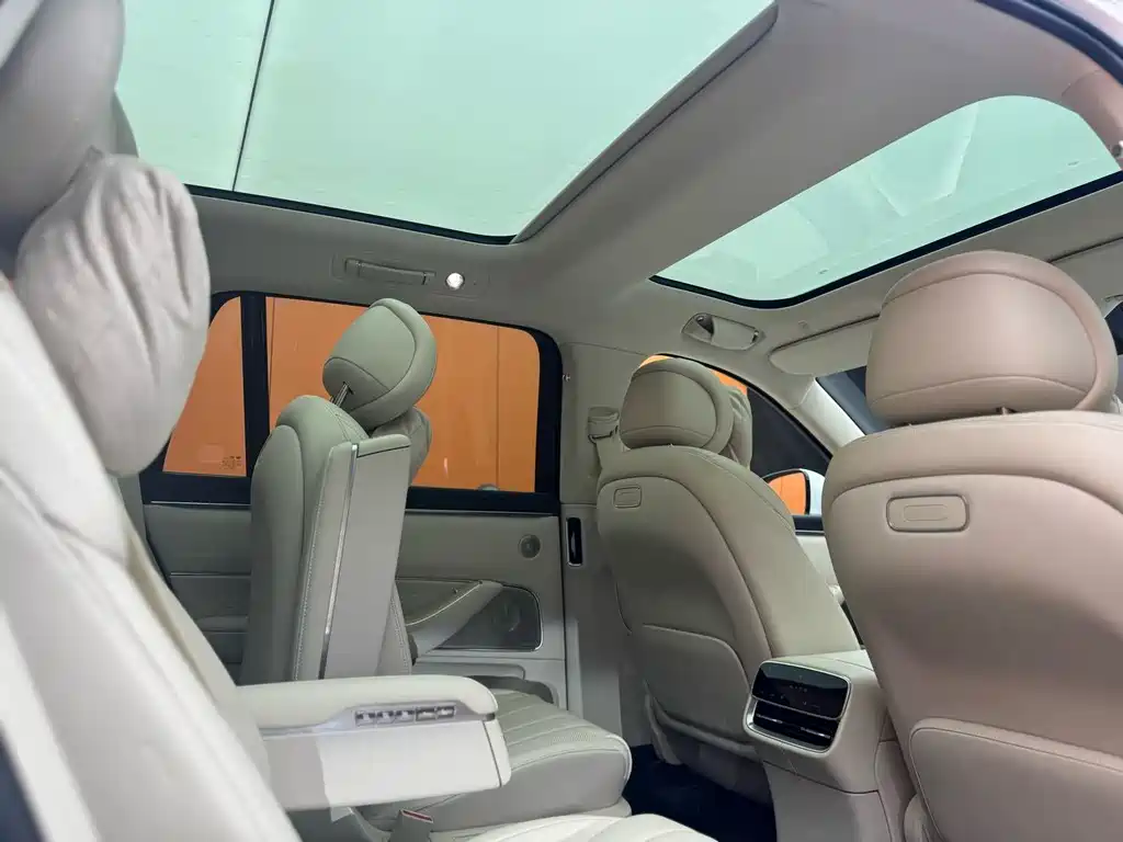 AITO ASK THE WORLD M8