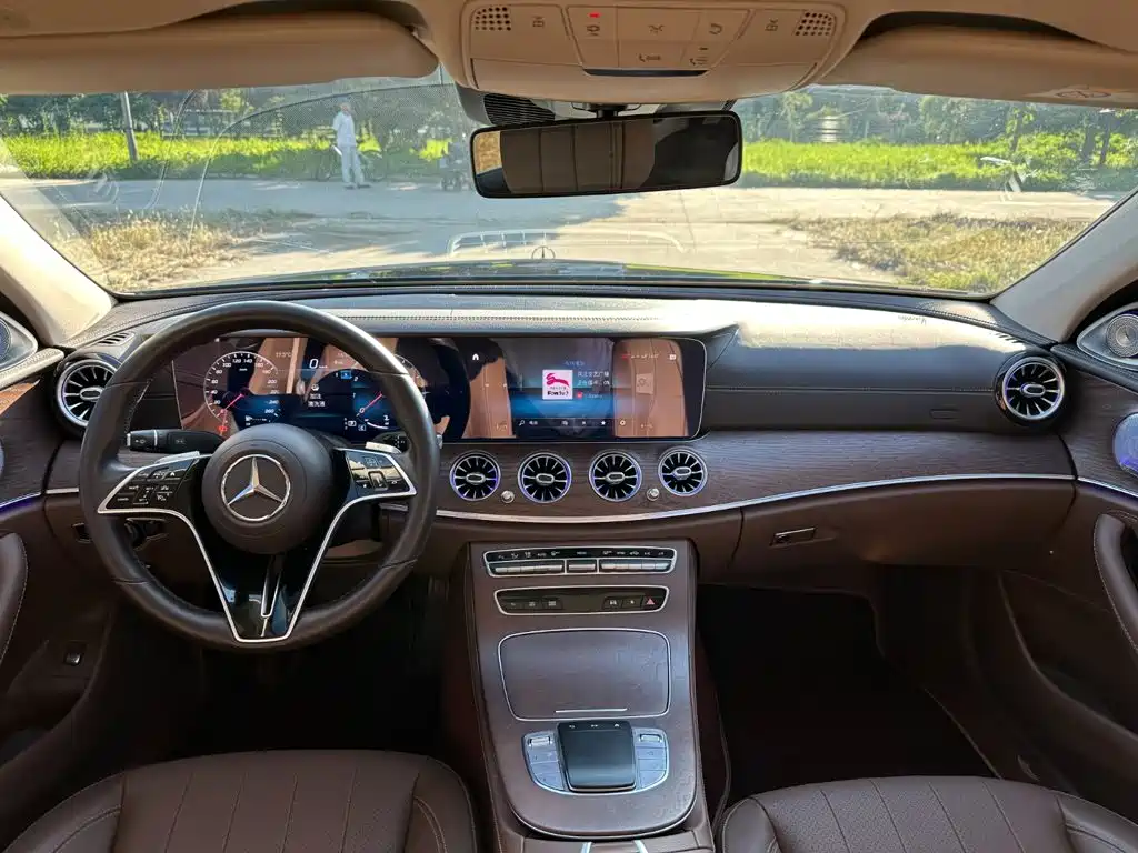 Mercedes-Benz E-Class — миниатюра 10