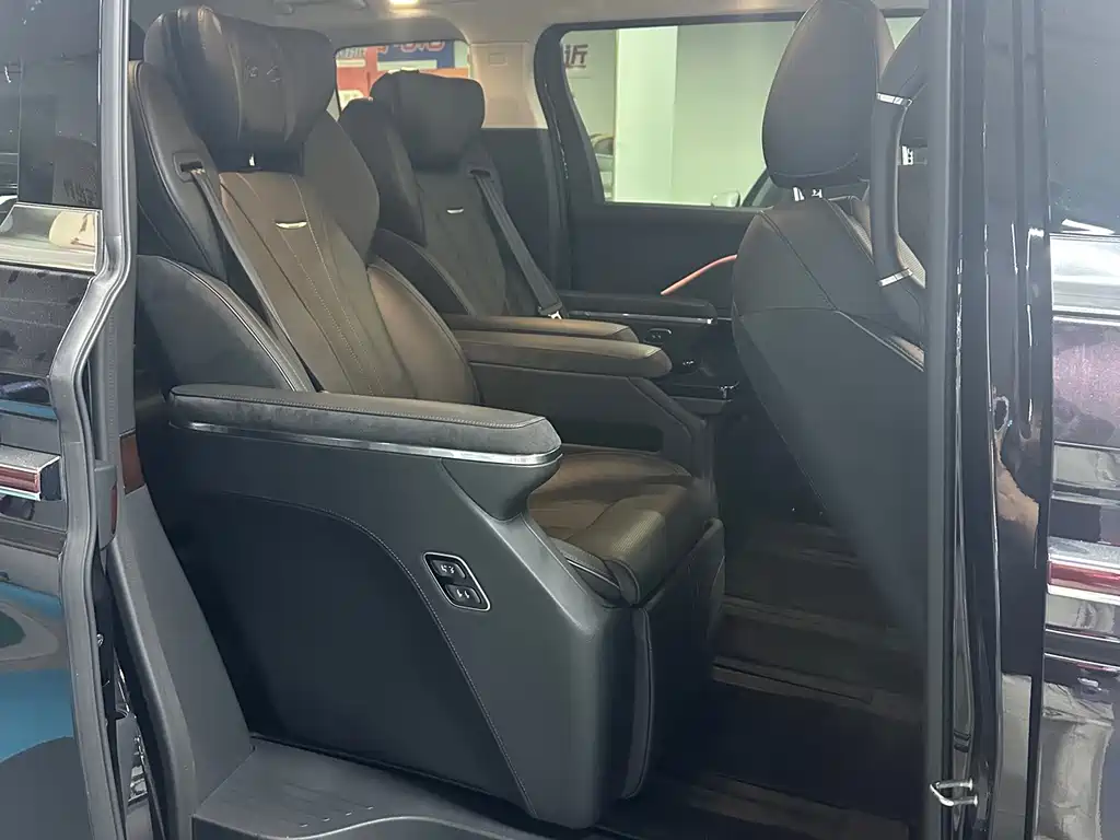 Hongqi Hongqi HQ9 PHEV — миниатюра 13