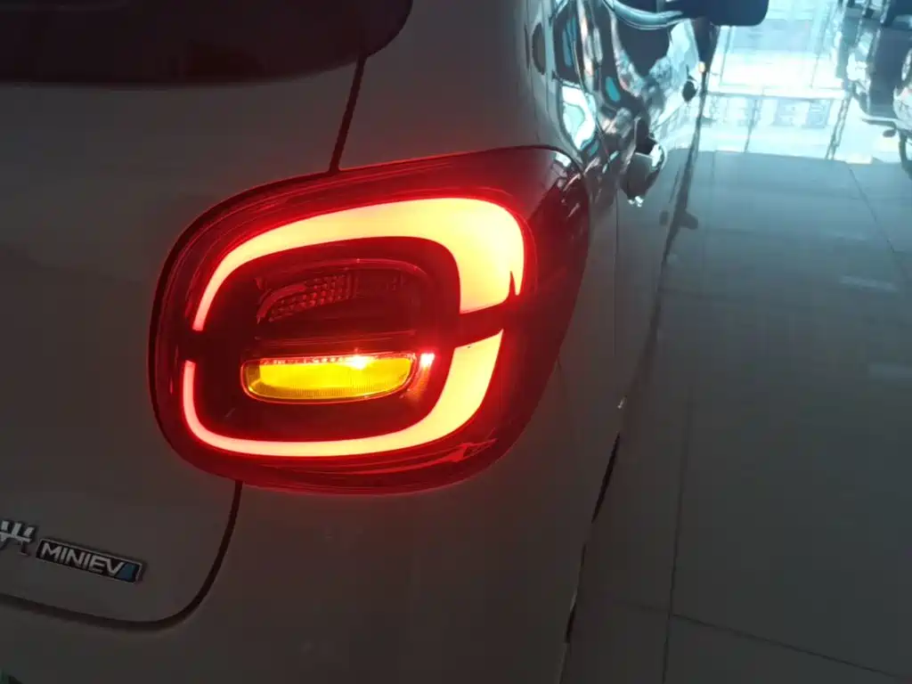 Wuling MINIEV — миниатюра 8
