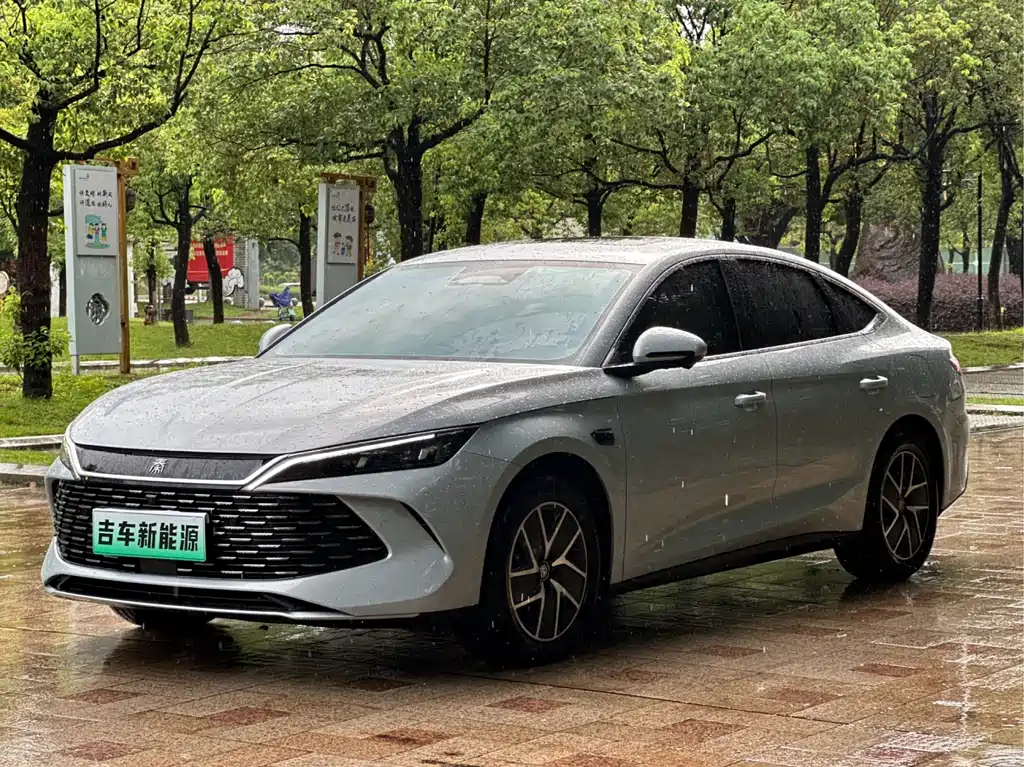 2025 BYD Qin - zdjęcie 1 z 21