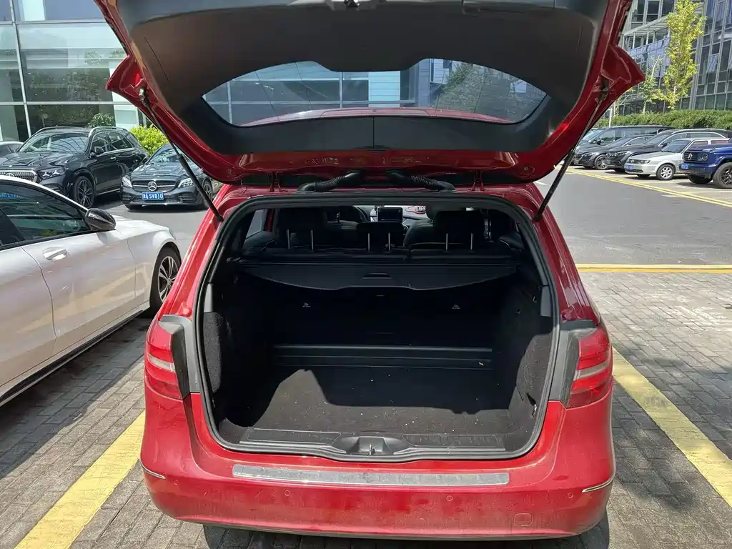 Mercedes-Benz B-Class — миниатюра 7