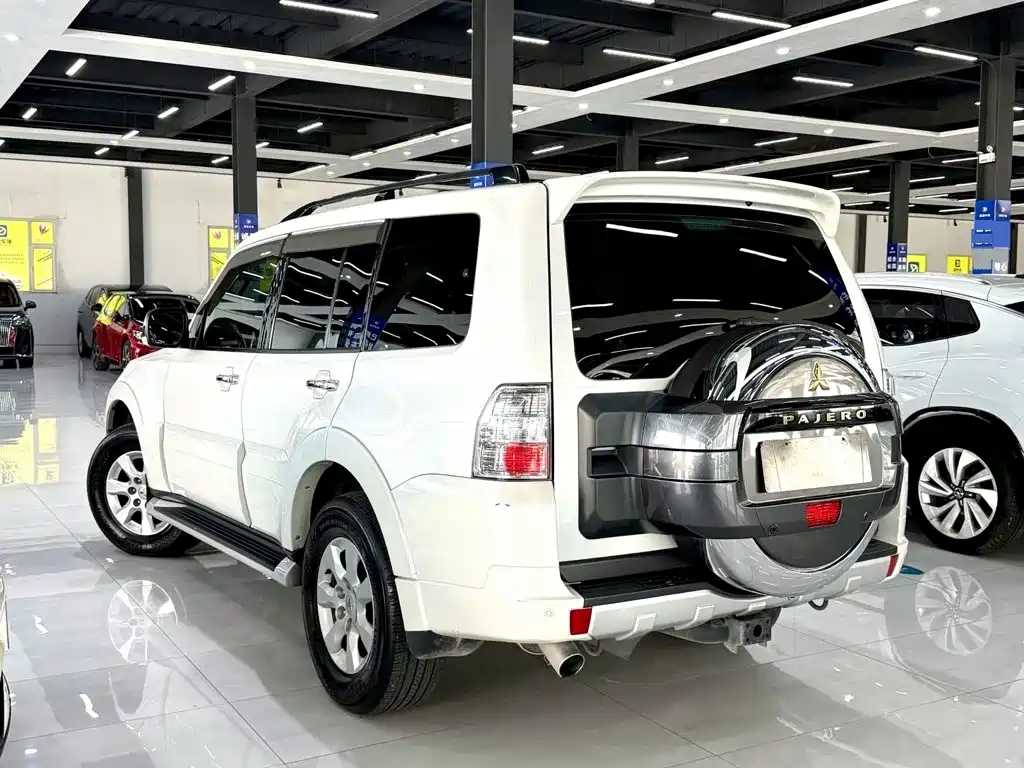Mitsubishi Pajero (Import) — миниатюра 6