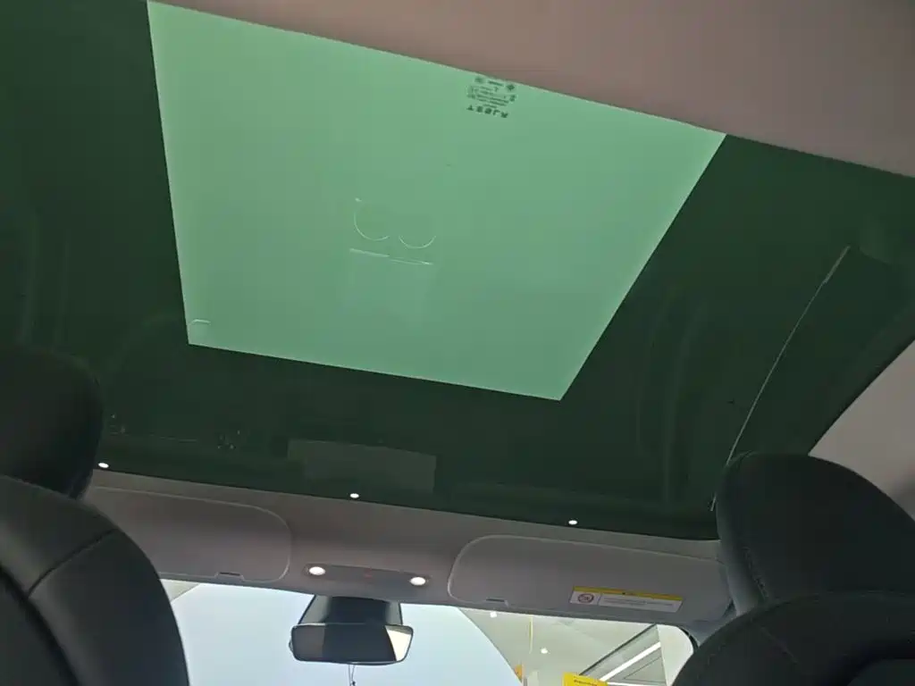 Tesla Model 3 — миниатюра 18
