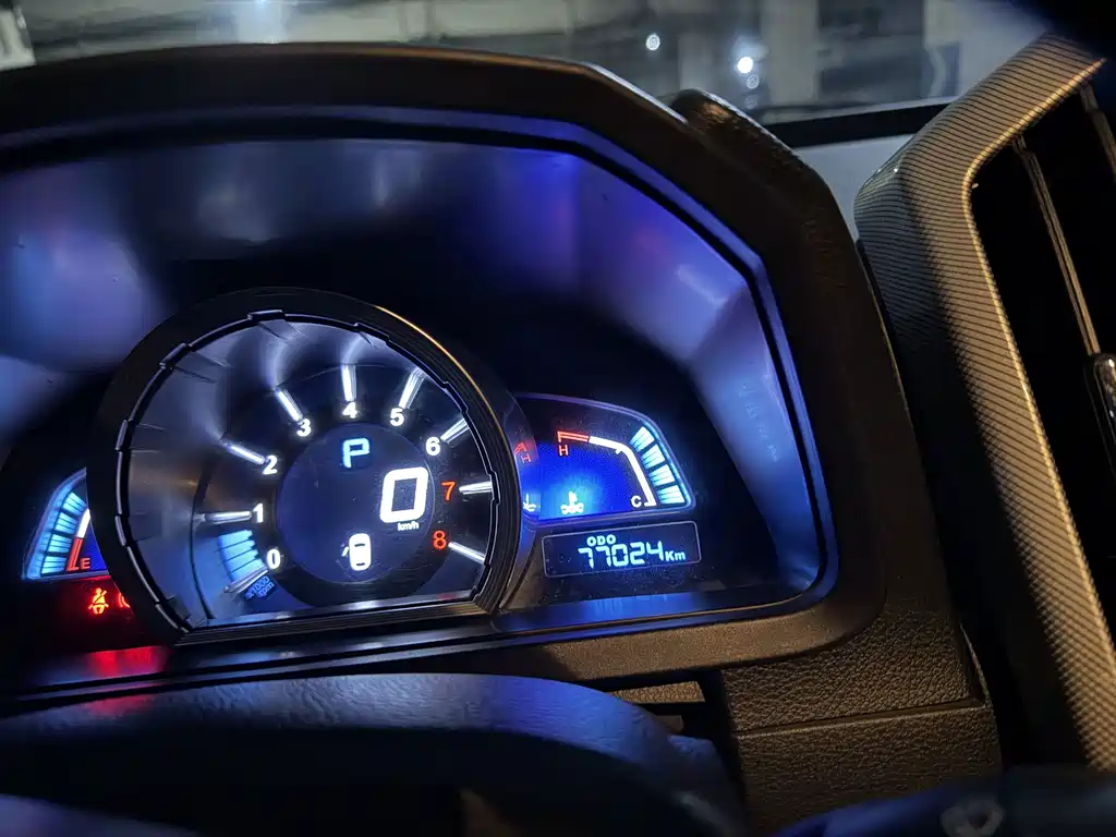 Luxgen U6 — миниатюра 14